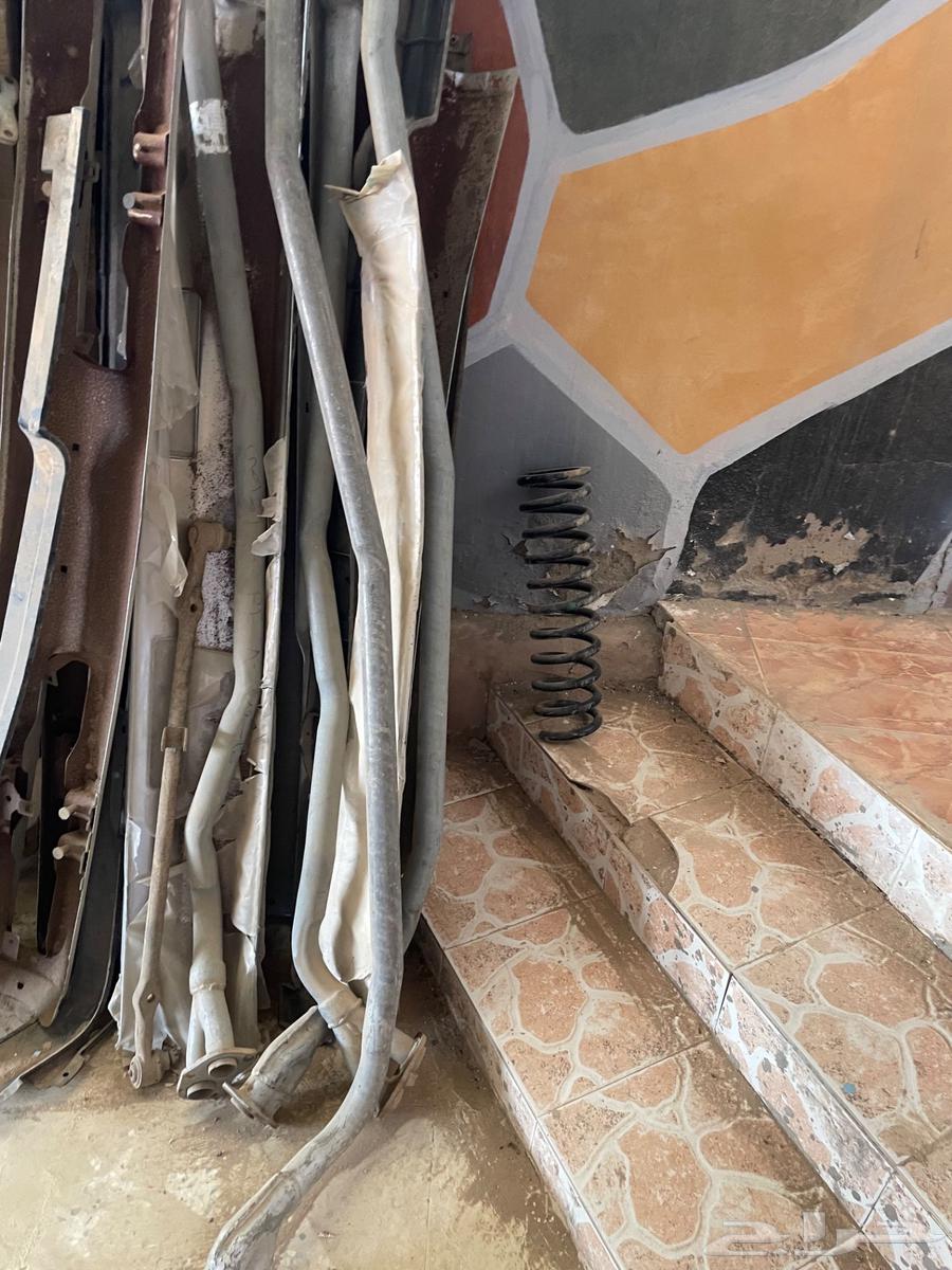 مستودع قطع غيار قديم64364439860482113