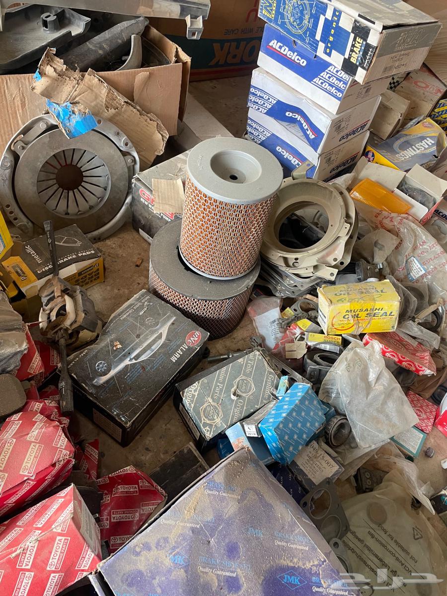 مستودع قطع غيار قديم64364439860482110