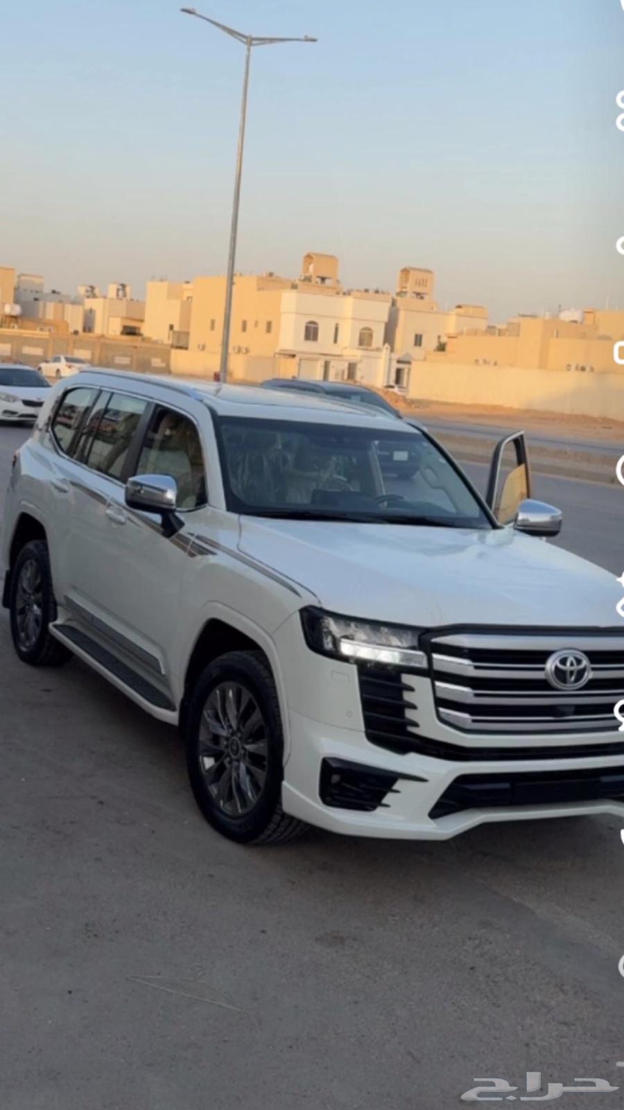 لاند كروزر 2022 ابيض ديزل64372667957635110