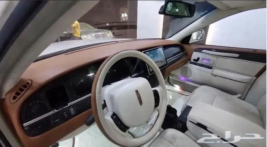 لنكولن تاون كار بحالة ممتازة64366145136642112