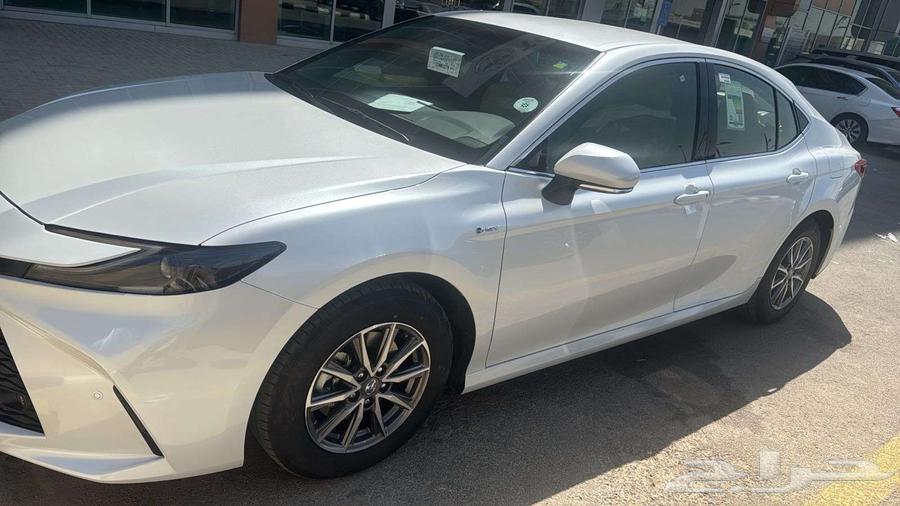 تويوتا كامرى استاندر هايبرد سعودى 2025 ابيض64367813890563110