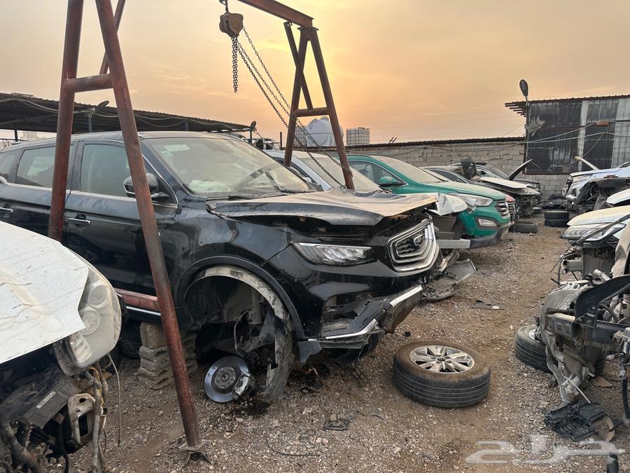 Disassembling Chinese, American, and Japanese car parts64375498096771110