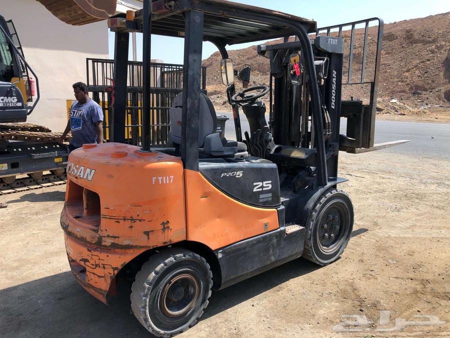 رافعه دوسان 2.5طن موديل 2010 معرض رواد المعدات64362257131651111