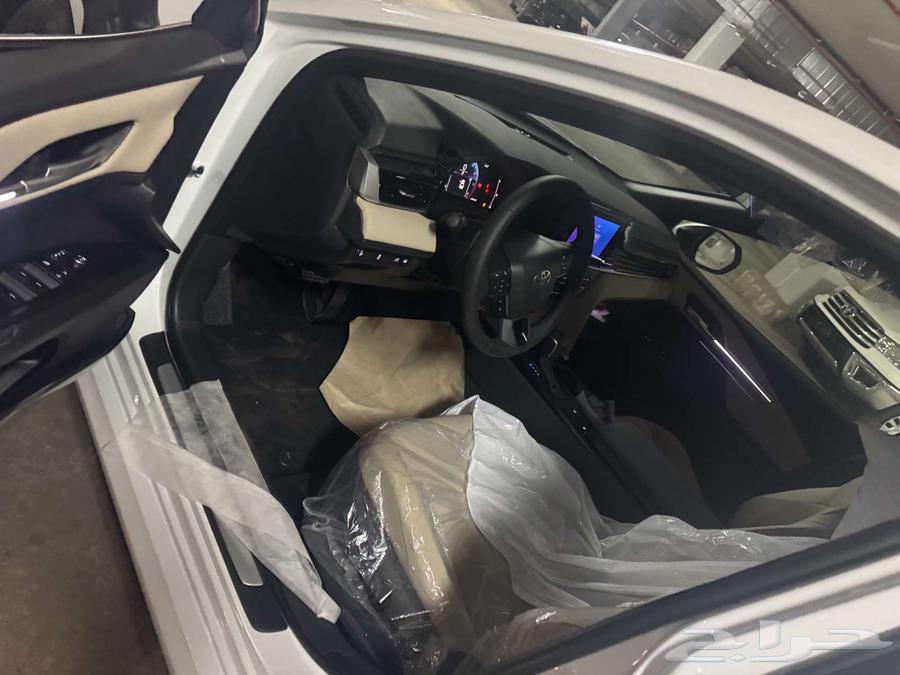 تويوتا كامرى ال اى بنزين سعودى 2025 ابيض64367945648003114