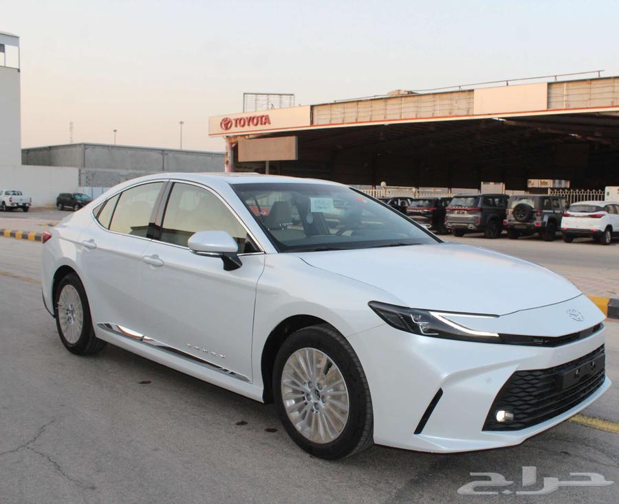 تويوتا كامري LE بنزين 202564361165572867111