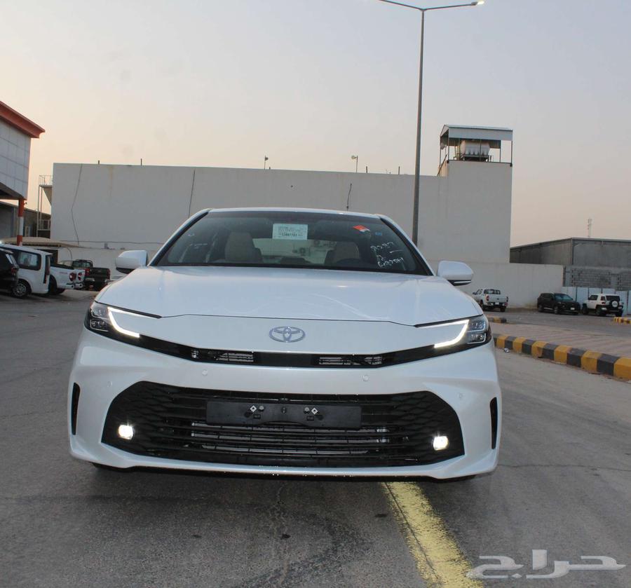 تويوتا كامري LE بنزين 202564361165572867110