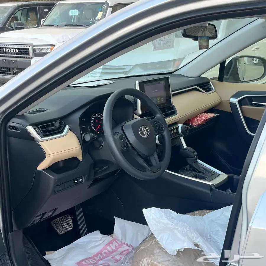 تويوتا راف فور بنزين XLE نص فل فتحه سقف 202564361770619395114