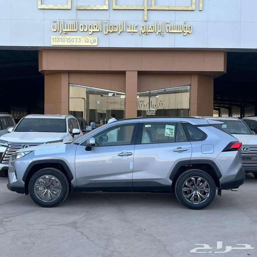 تويوتا راف فور بنزين XLE نص فل فتحه سقف 202564361770619395113