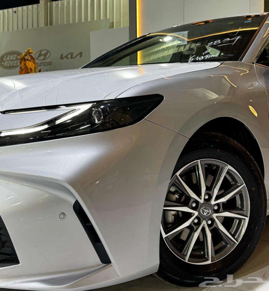 كامري E موديل 2025 كيشها والا قسطها لدى خالد للسيارات64366041837443112