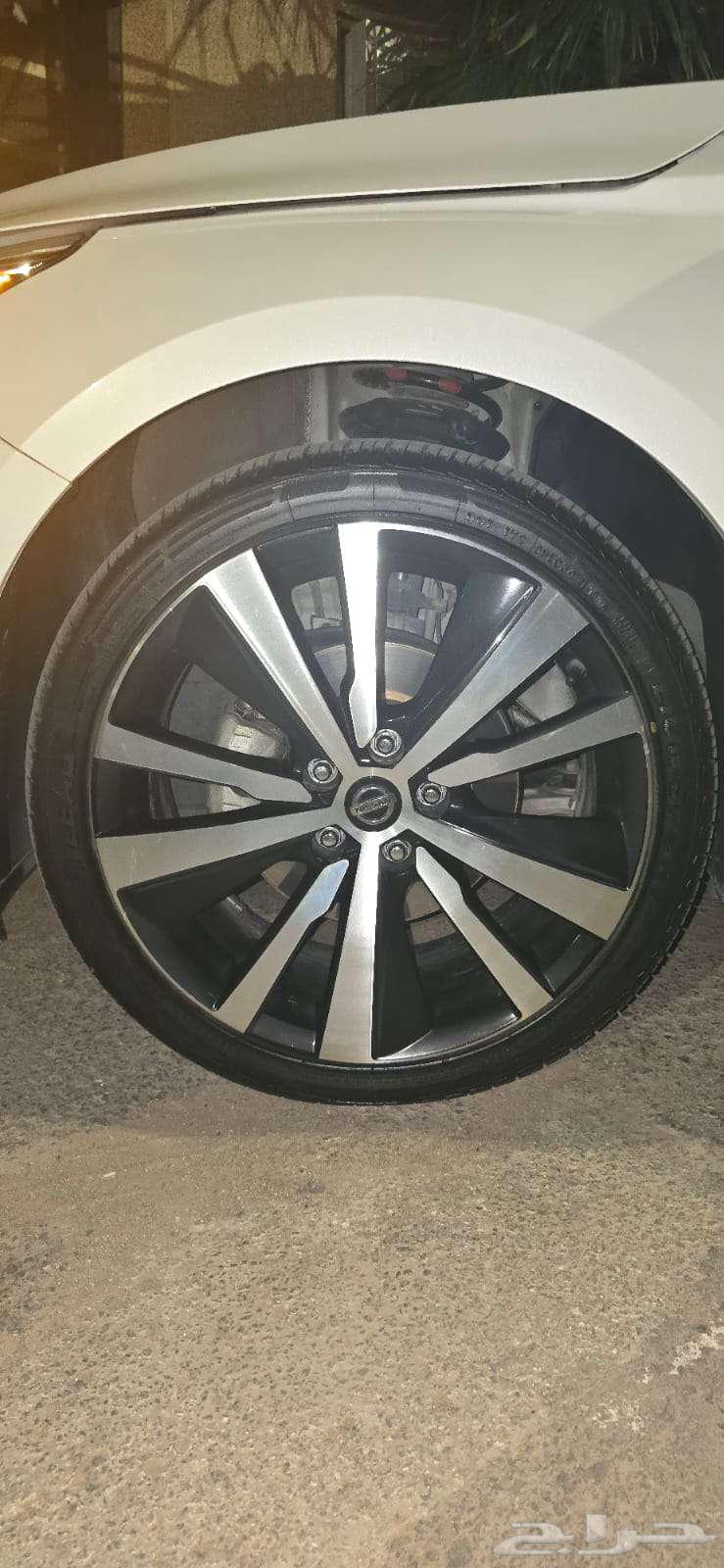 جنوط التيما مع كفرات فئة SR SL موديل 202064384661303043111