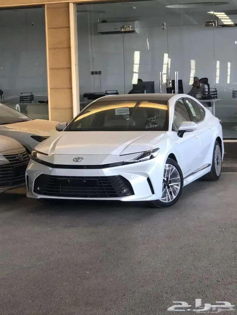كامري LE هايبرد فتحة بانوراما 2025 متوفر لدى الحسن64374185775362110