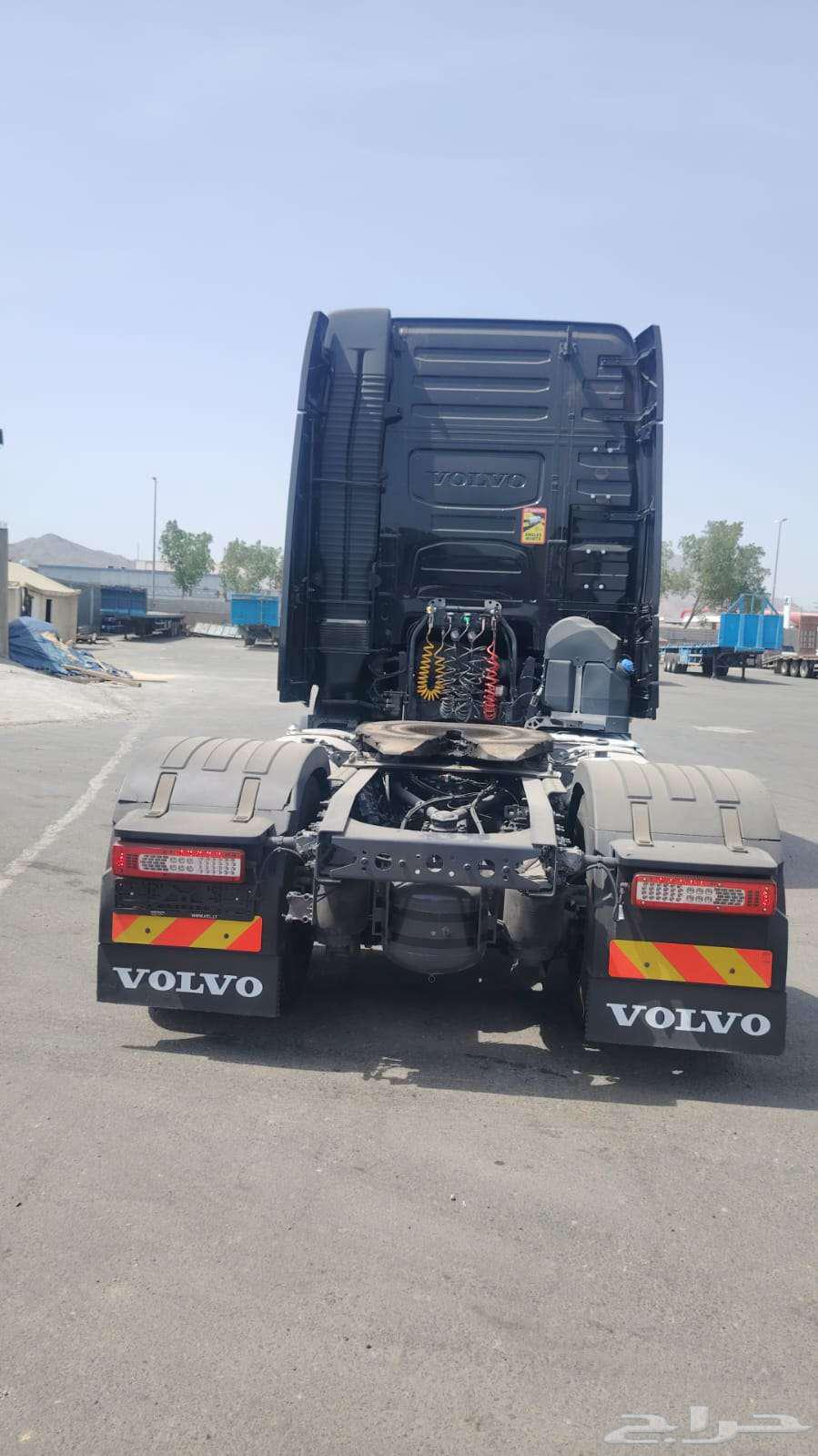 شاحنة فولفو مقاس 460 مديل 202164378178642179111