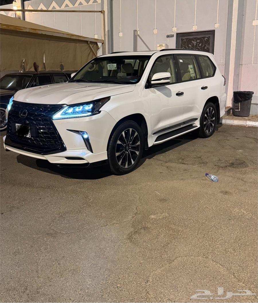 Lexus LX570 Black Edition top trim64376318611459111