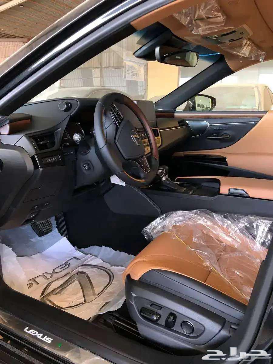 Lexus ES 350 DD Full Option 2025 Available at Al-Hassan64381809267329114