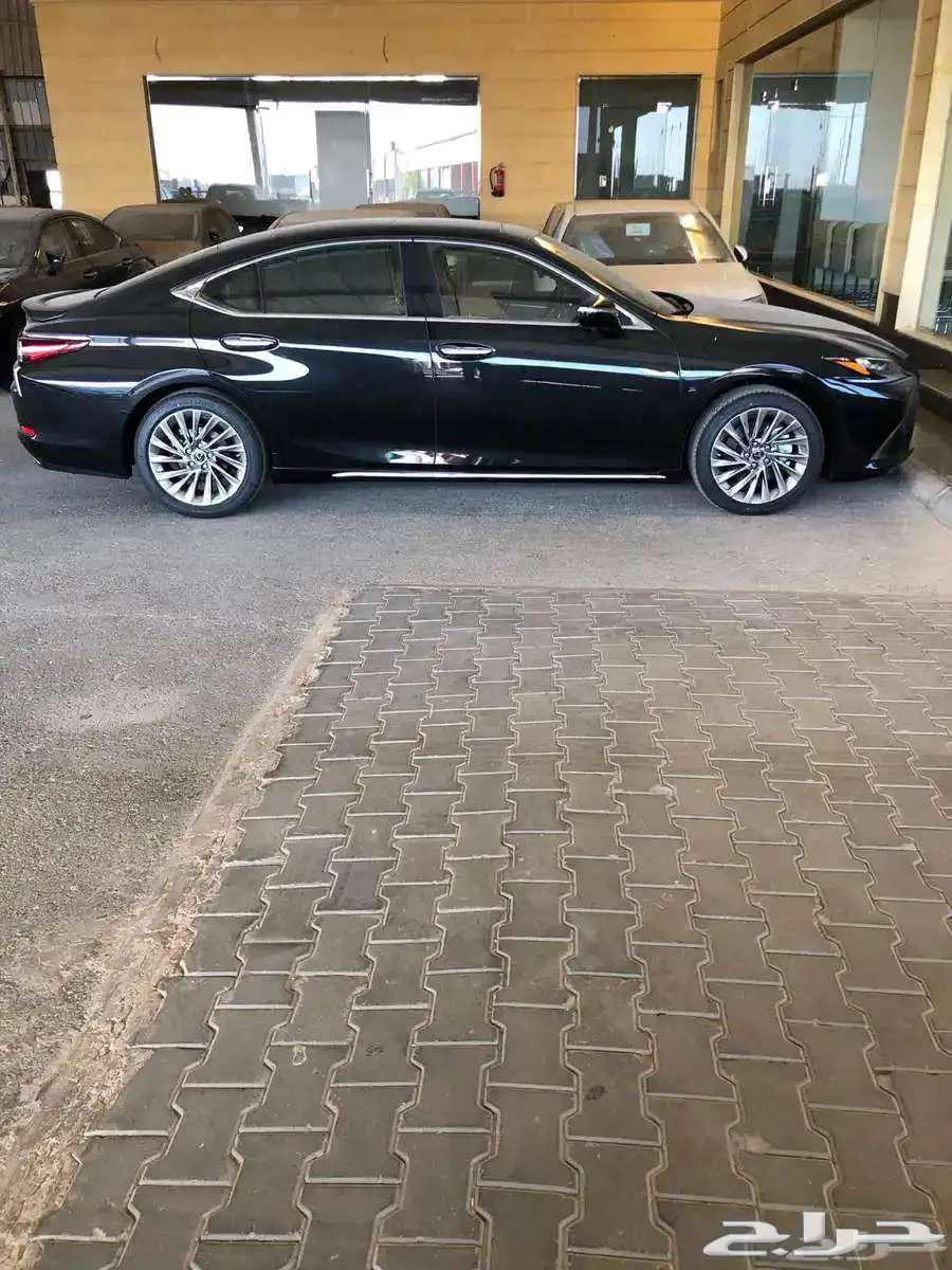 Lexus ES 350 DD Full Option 2025 Available at Al-Hassan64381809267329113