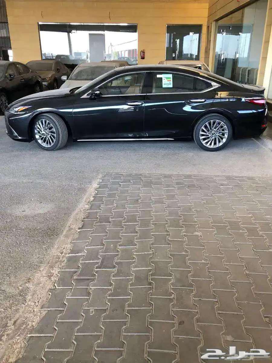 Lexus ES 350 DD Full Option 2025 Available at Al-Hassan64381809267329111