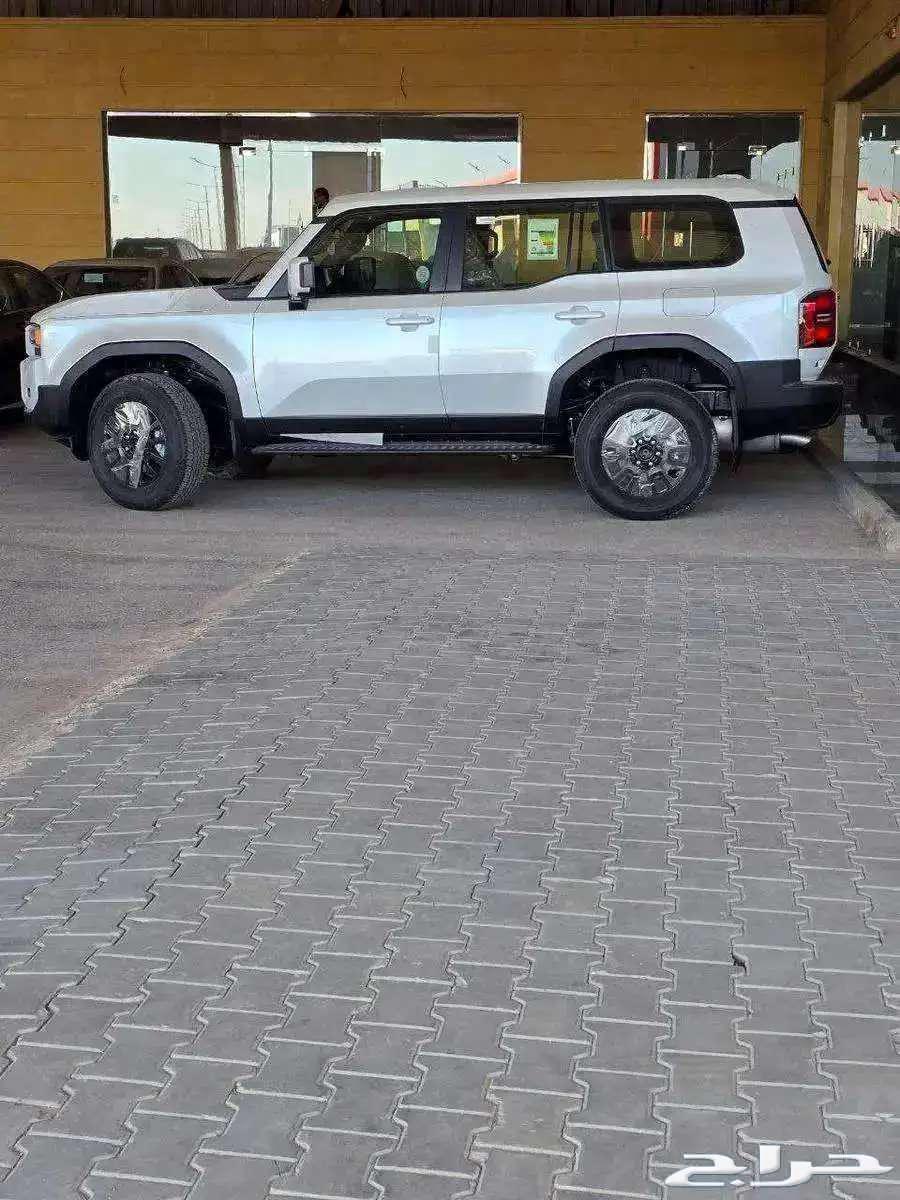 تويوتا برادو TXL1 بنزين 2025 متوفر لدى الحسن64381809292418111