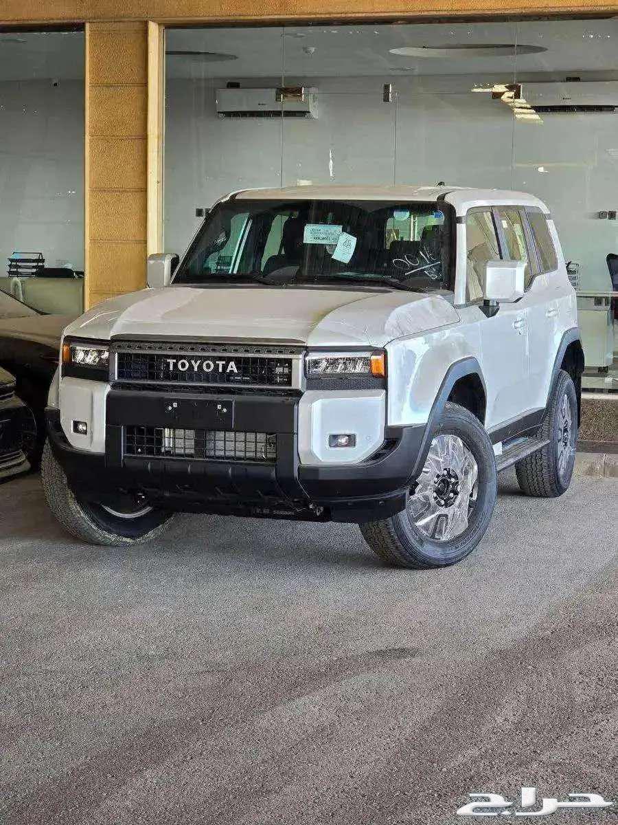 تويوتا برادو TXL1 بنزين 2025 متوفر لدى الحسن64381809292418110