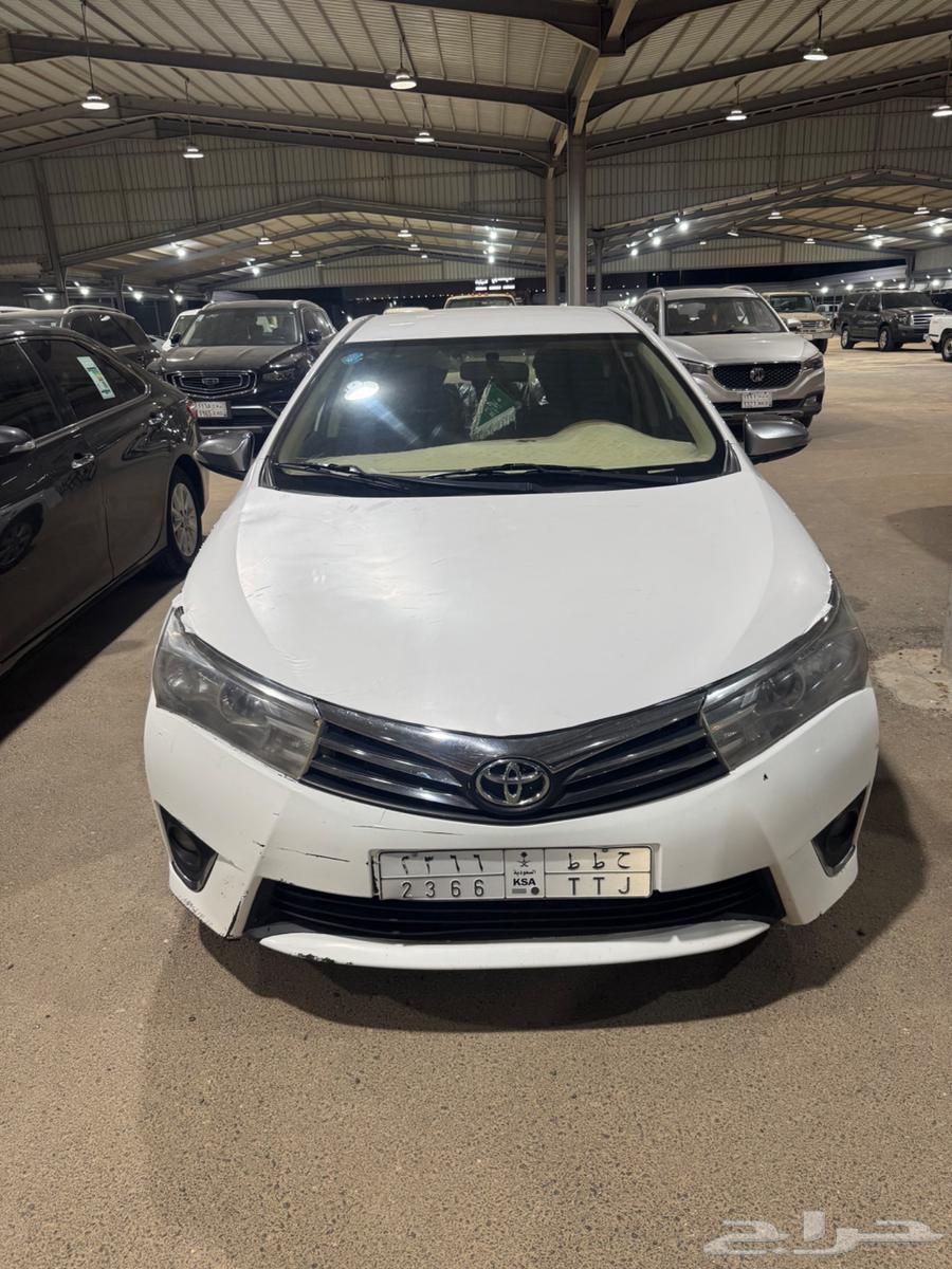 Toyota Corolla 2015 model, well-maintained, mileage 430, contact via WhatsApp64385886953729112