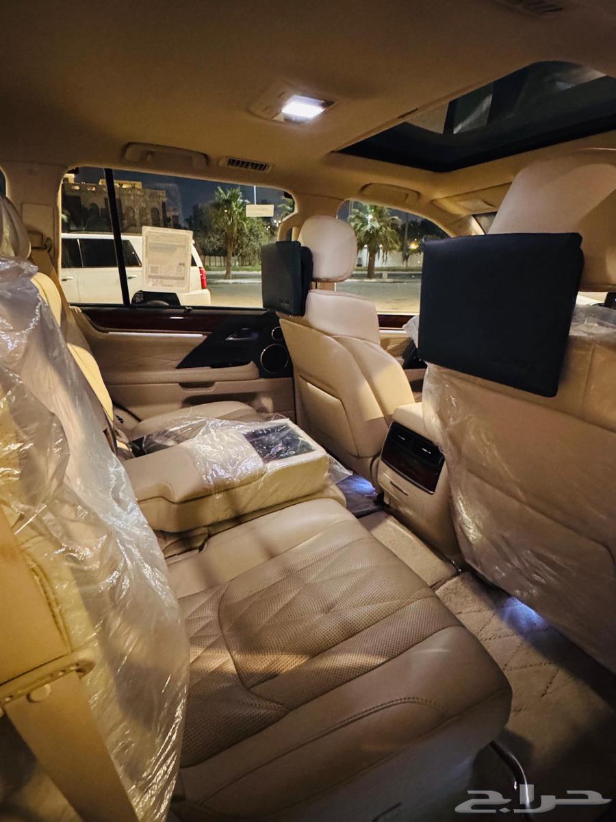 Lexus LX570 Black Edition top trim64376318611459114