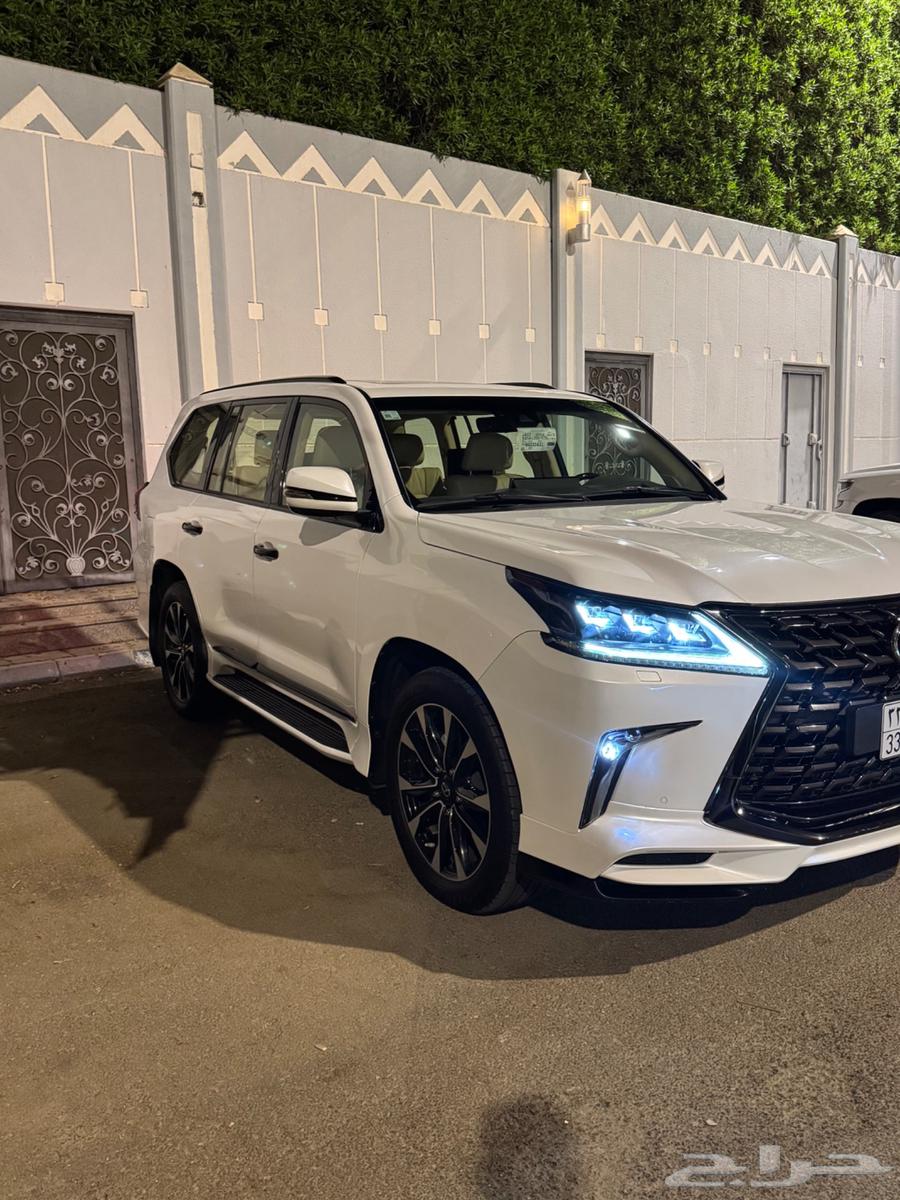 Lexus LX570 Black Edition top trim64376318611459112