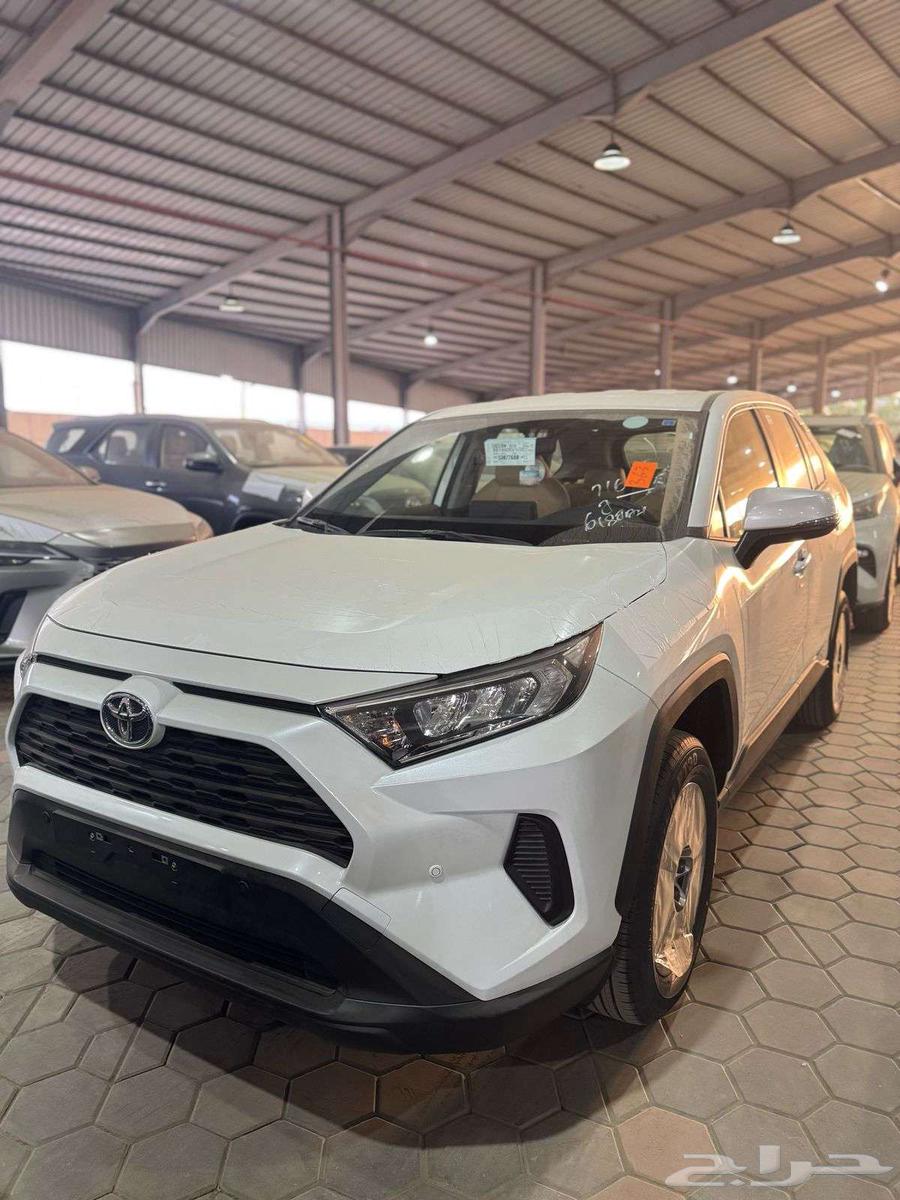تويوتا راف فور بنزين le دفع رباعى موديل 202564379224825474110