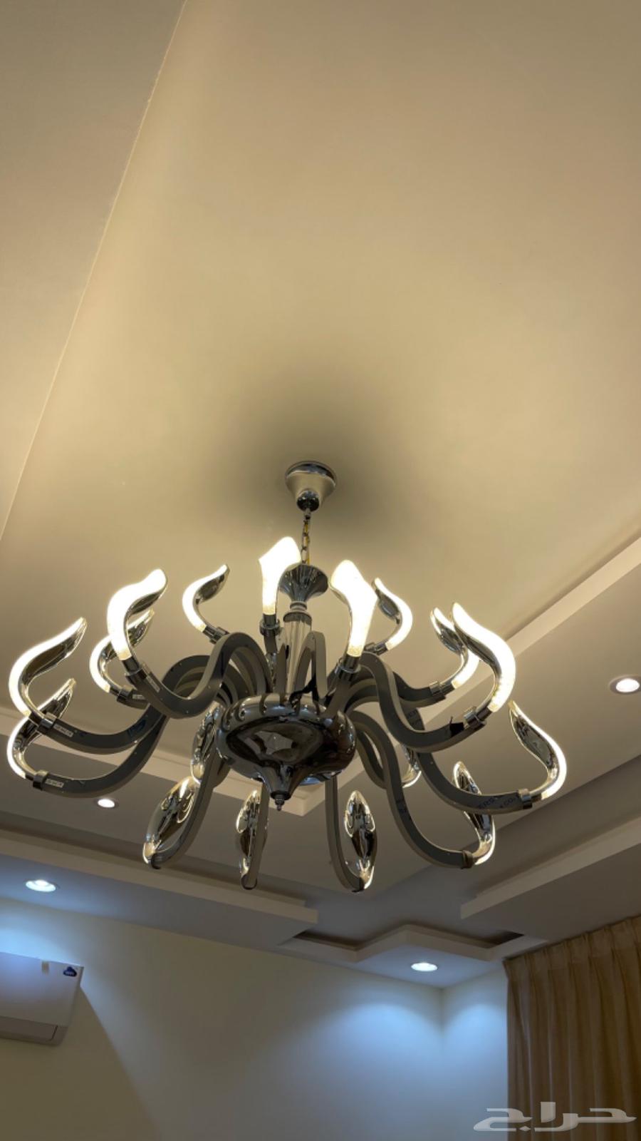 ثريا بلون فضي64361922740354112