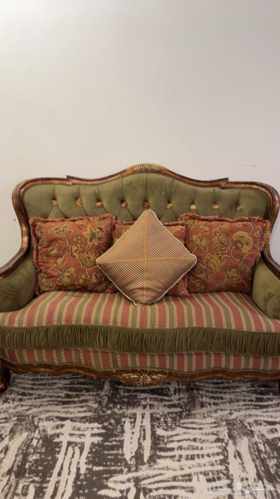 طقمين كنب 8 قطع و4 طاولات من المطلق للأثاث السعر 400064379094017411112