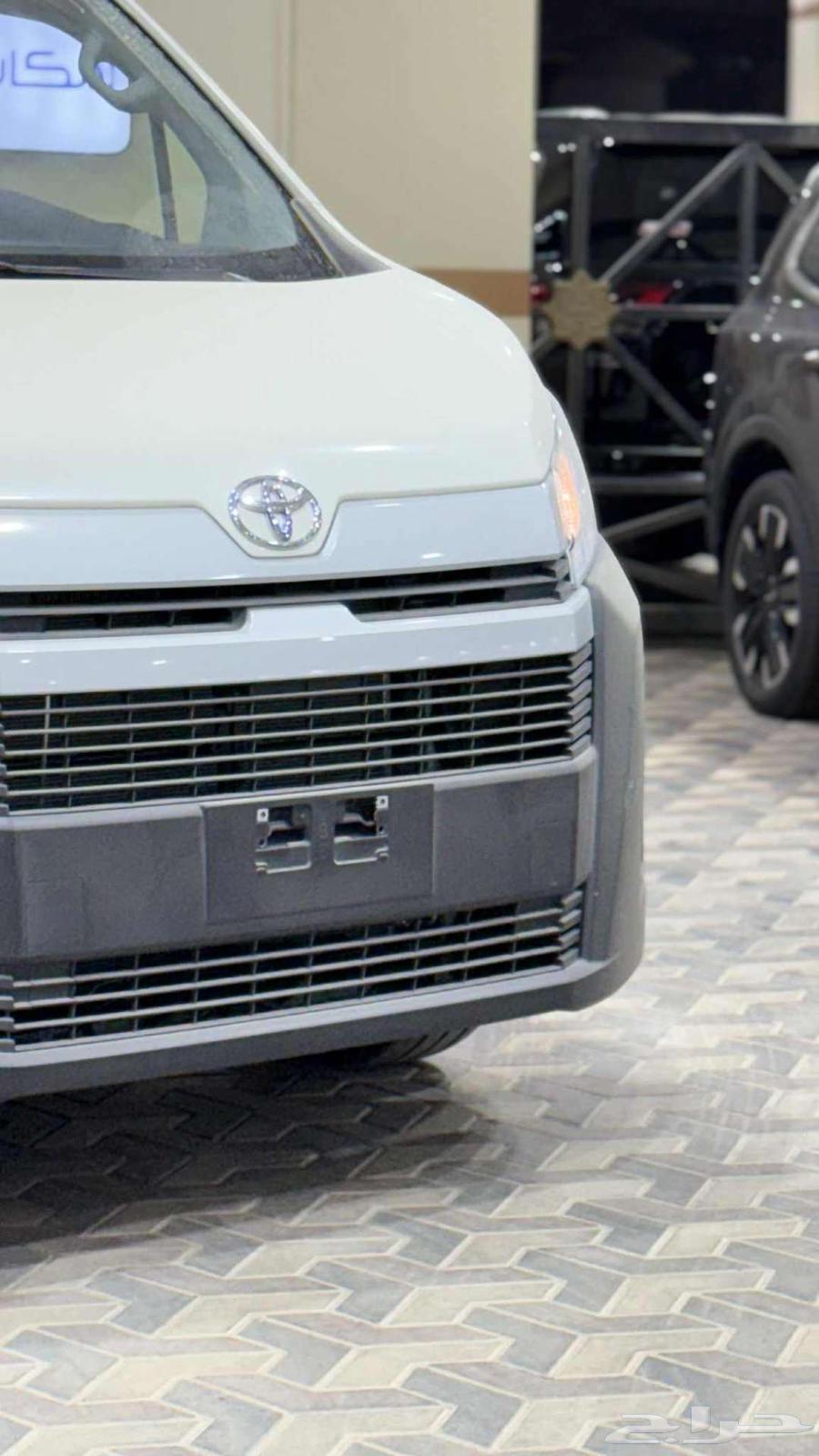 تويوتا باص 13 راكب سقف عالي 2025 اوتوماتيك ديزل64382624635778114