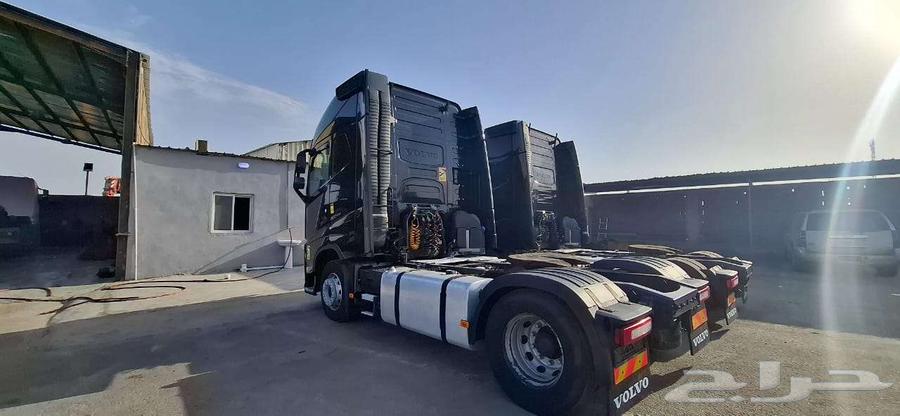 شاحنة فولفو بطاقة جمركية مقاس 460الون اسود مديل 202164381864407554112