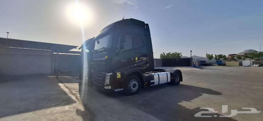 شاحنة فولفو بطاقة جمركية مقاس 460الون اسود مديل 202164381864407554111