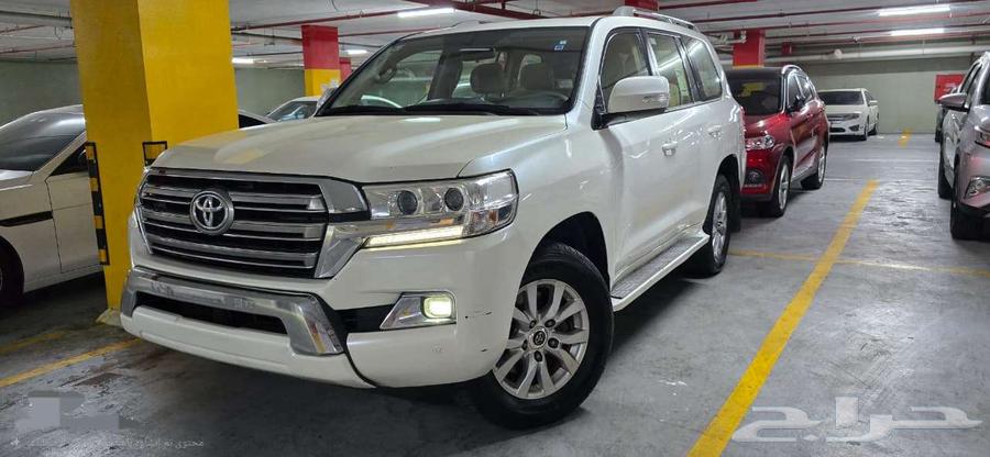 تويوتا لاندكروزر GXR3   ديزل   2018   ممشى قليل64382637838081111