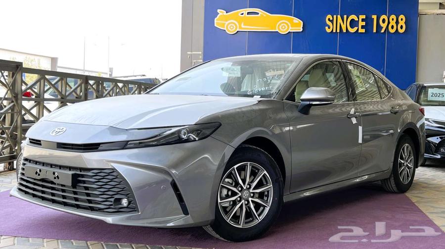 تويوتا كامري بنزين E موديل 202564381013034881113