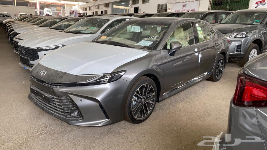 تويوتا كامري LE نص فل هايبرد 202564381850590338111