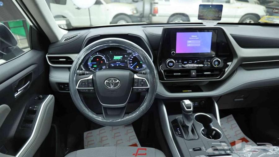 تتوفر فئات هايلاندر 2025 اصفارلمبيعات النقد والبنك بربح0.3564382279108098114