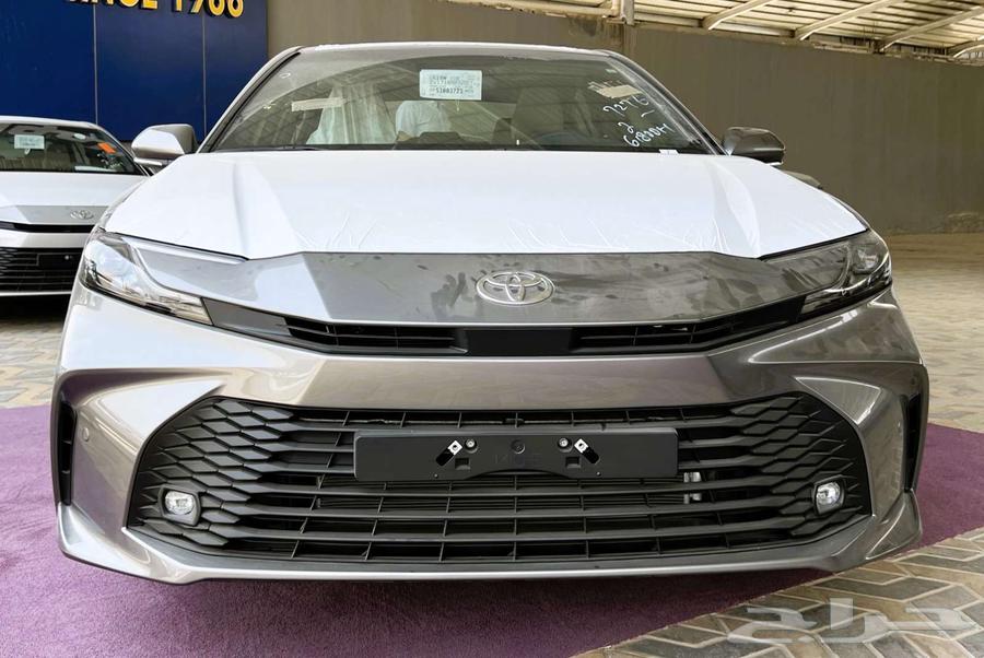 تويوتا كامري بنزين E موديل 202564381013034881111