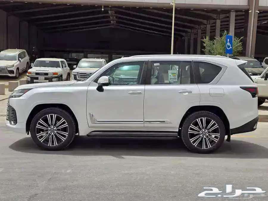 Lexus LX 600. BB. Premium. 202564375259243394113