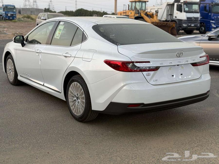 تويوتا كامري LE بنزين 202564375678535681114