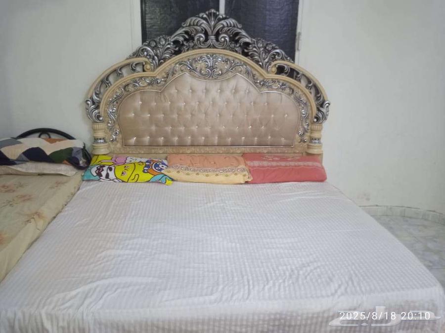 غرفة نوم و4 كراسى انتريه للبيع64173016714241111