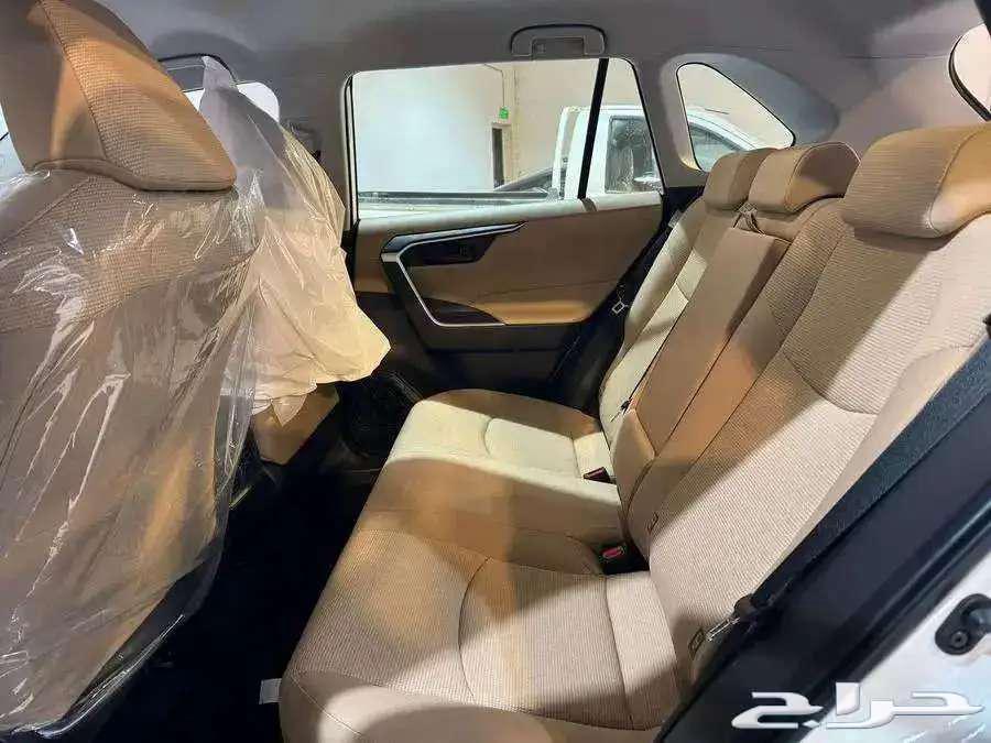 تويوتا راف فور LE دفع امامي بنزين 202564376599484291114