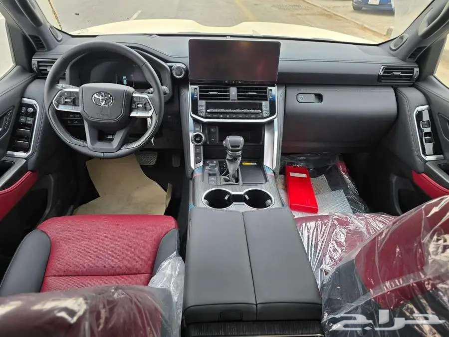 تويوتا لاندكروزر 2025 VXR بريمي فل كامل موديل كاش وأقساط بنك64377063841282114