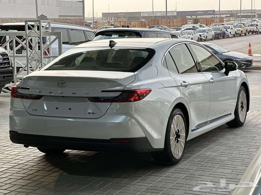 تويوتا كامري LE هايبرد 202564377137767937114