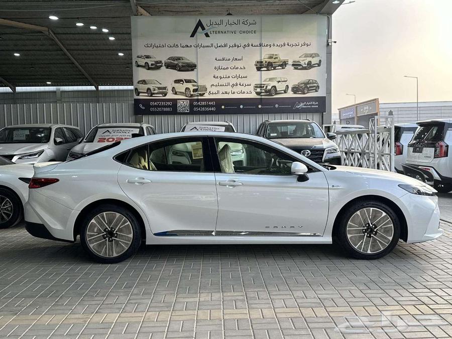 تويوتا كامري LE هايبرد 202564377137767937113