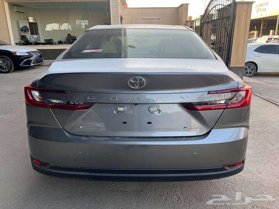 تويوتا كامري E هايبرد 2025 متاح اقساط و كاش64379645489666114