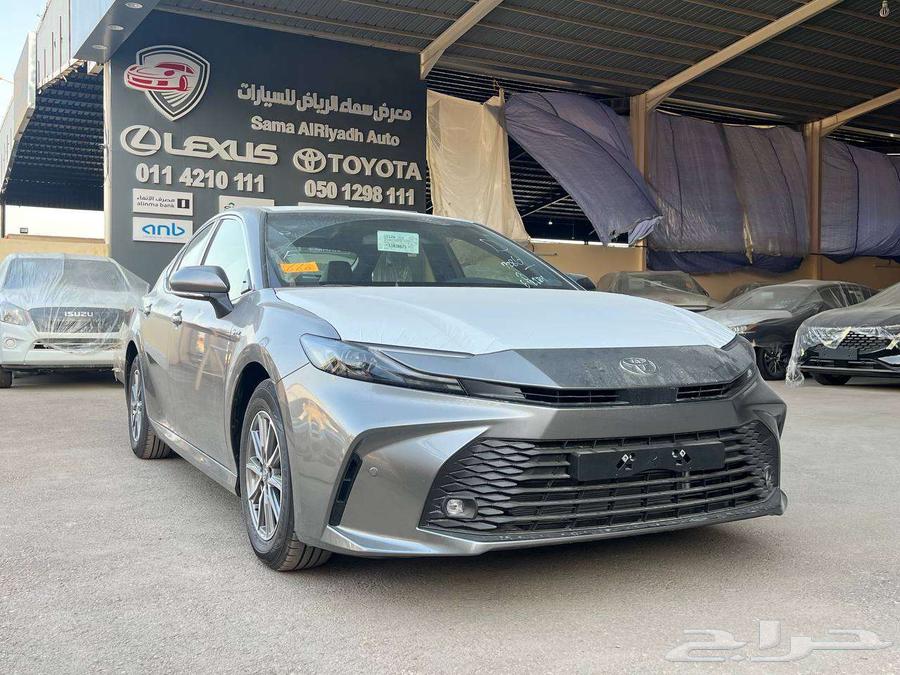 تويوتا كامري E هايبرد 2025 متاح اقساط و كاش64379645489666110