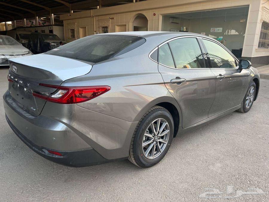 تويوتا كامري E هايبرد 2025 متاح اقساط و كاش64379645489666113