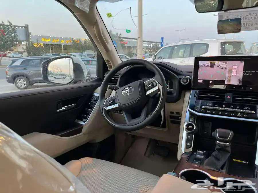 لاندكروزر GXR L4 بنزين 2025 بطاقة جمركية ( سعودي )64379370187395113
