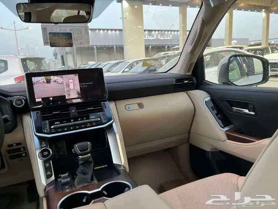 لاندكروزر GXR L4 بنزين 2025 بطاقة جمركية ( سعودي )64379370187395114
