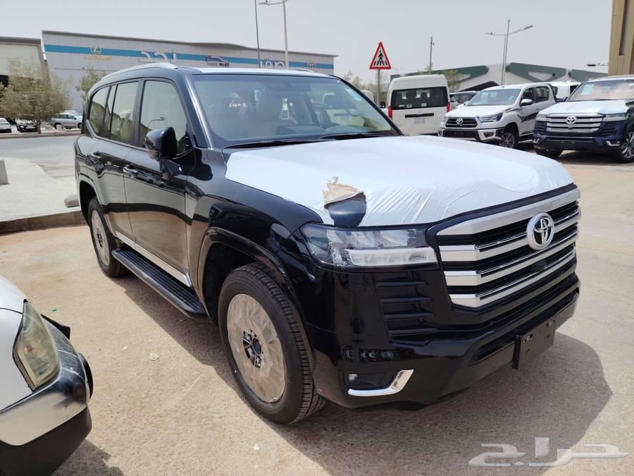 لاند كروزر GXRL4 الموديل2024 بنزين64381259793666112