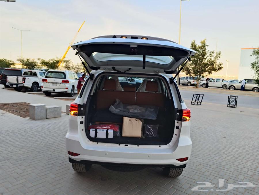 تويوتا فورتشينر GX2 4x4 بنزين موديل 202564375423008515113